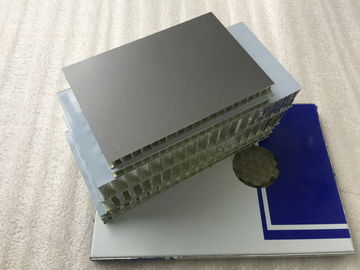 Китай Облегченное алюминиевое ячеистое ядро обшивает панелями высокопрочное для конструкции рельса завод